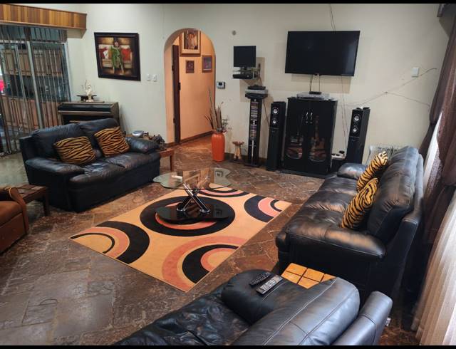 4 BEDROOM FREEHOLD FOR SALE IN BOSCHFONTEIN AH